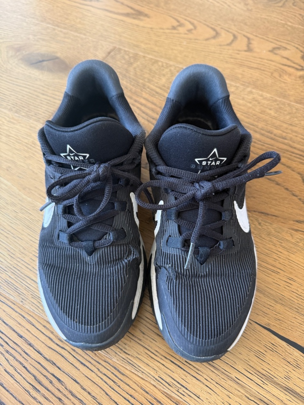 Nike Star Runner 4 - kids size 5Y - Picture 2 of 8